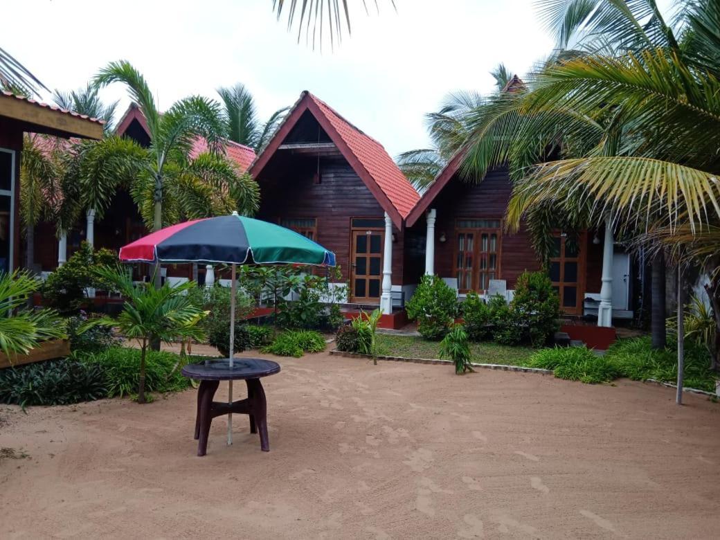 Elegant Green Beach Resort تريكونامالاي المظهر الخارجي الصورة