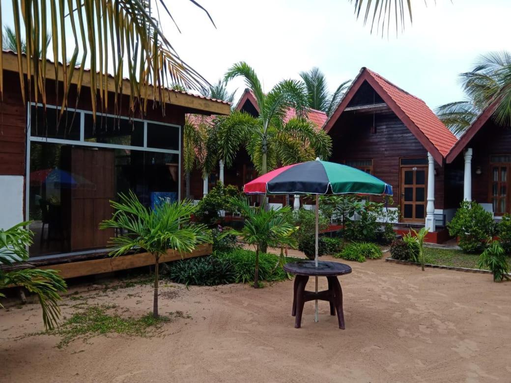 Elegant Green Beach Resort تريكونامالاي المظهر الخارجي الصورة